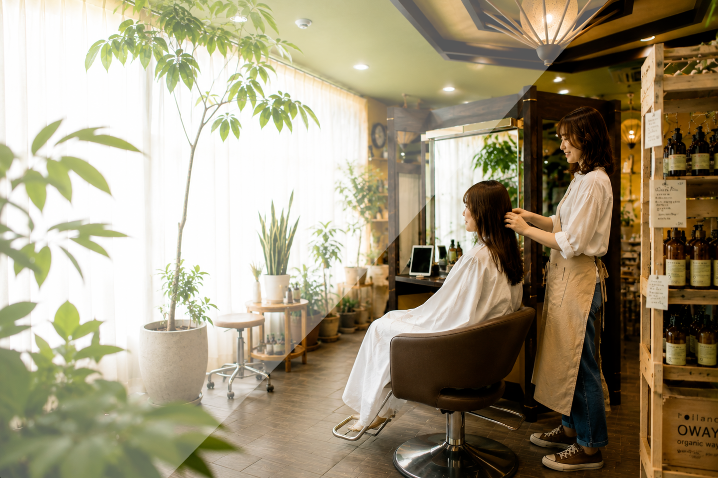 大阪市北区・福島区の美容師求人｜ORGANIC SALON ENGAROで働く美容師の施術風景